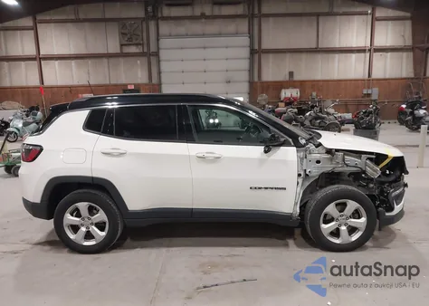 2018 Jeep Compass Latitude 4X4 from USA, damaged, VIN 3C4NJDBB8JT252477
